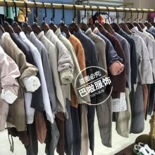 深圳市龍崗區衣緣軒服裝批發行 一站式鞋帽零售新體驗