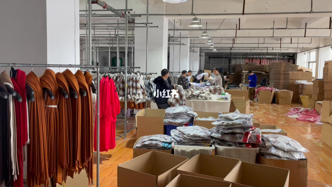 服裝工廠包裝車間與箱包銷售的協(xié)同運(yùn)營(yíng)之道